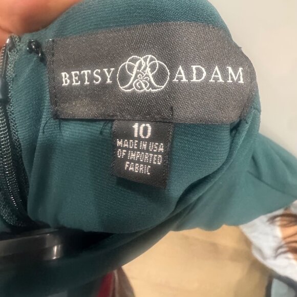 Betsy & Adam Emerald Green Long Sleeve Draped Gown Size 10 Elegant Formal Evenin - Picture 3 of 8